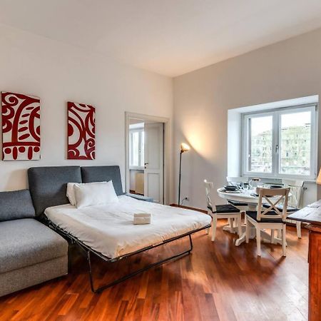 Splendid Flat On The Tiber River Рим Екстериор снимка
