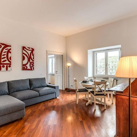 Splendid Flat On The Tiber River Рим Екстериор снимка