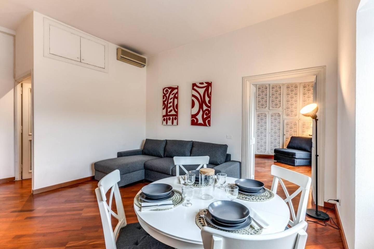 Splendid Flat On The Tiber River Рим Екстериор снимка