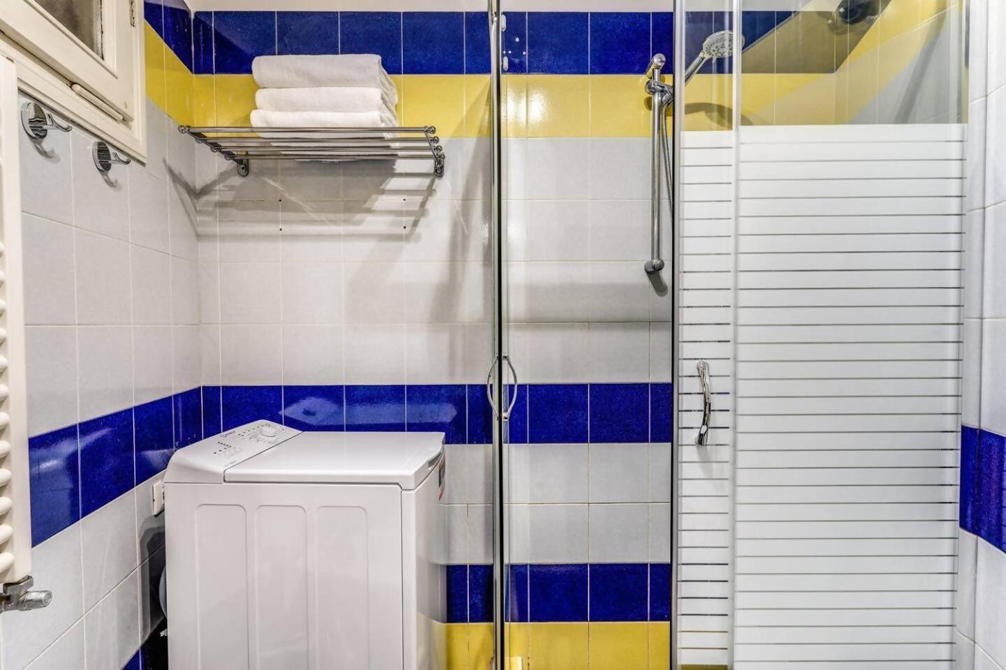 Splendid Flat On The Tiber River Рим Екстериор снимка
