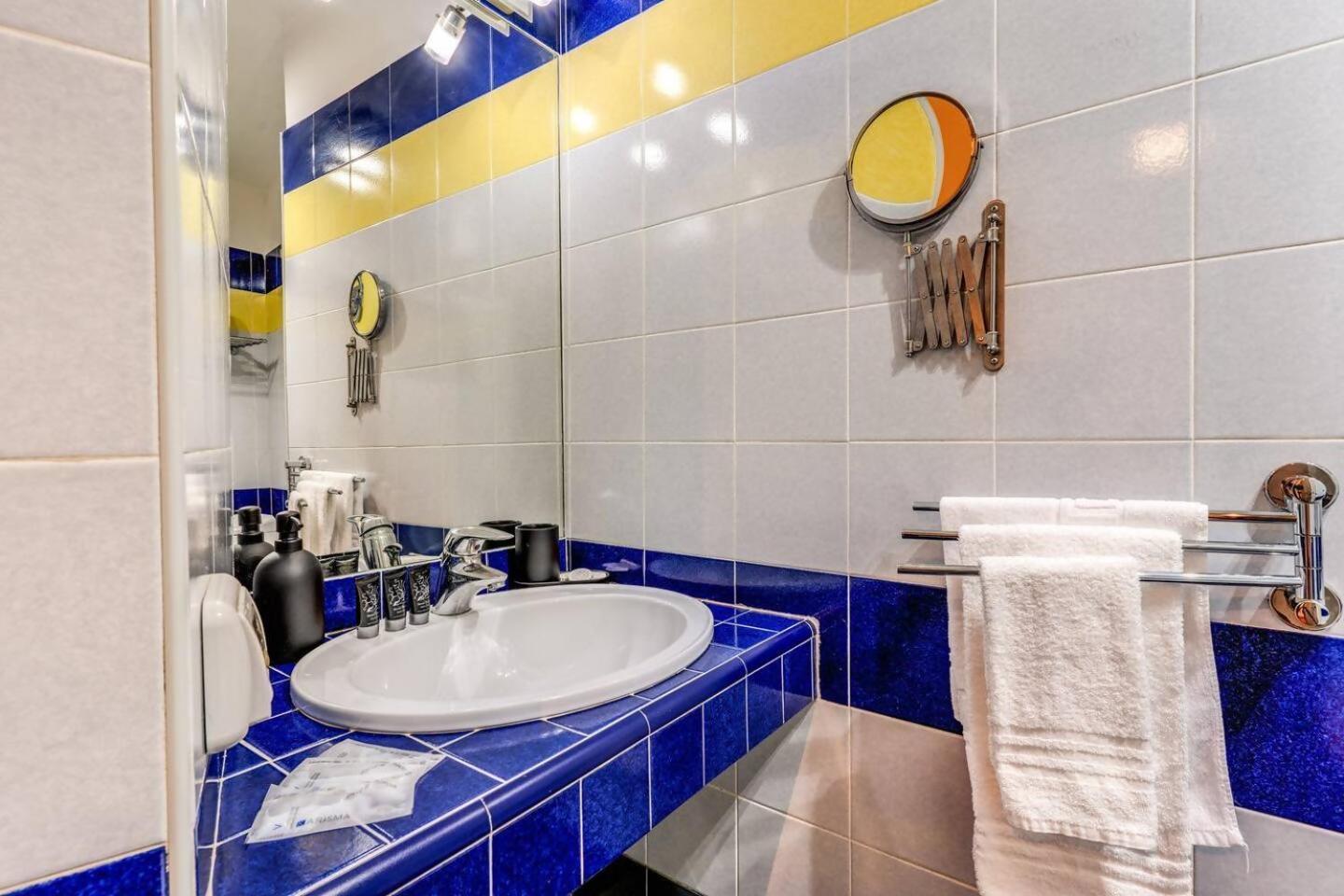 Splendid Flat On The Tiber River Рим Екстериор снимка