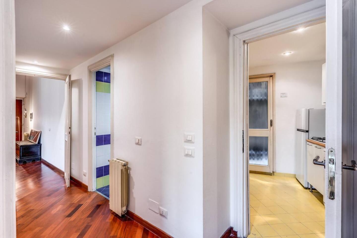 Splendid Flat On The Tiber River Рим Екстериор снимка