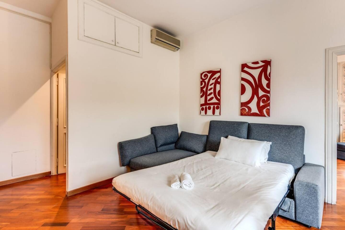 Splendid Flat On The Tiber River Рим Екстериор снимка