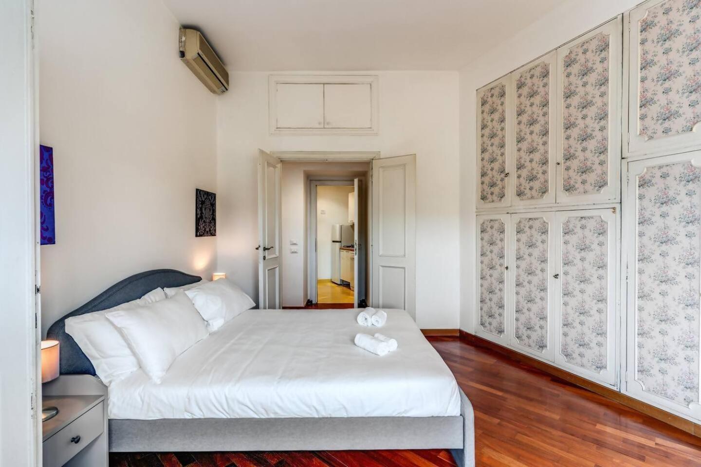 Splendid Flat On The Tiber River Рим Екстериор снимка