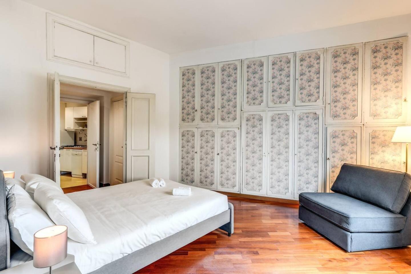 Splendid Flat On The Tiber River Рим Екстериор снимка