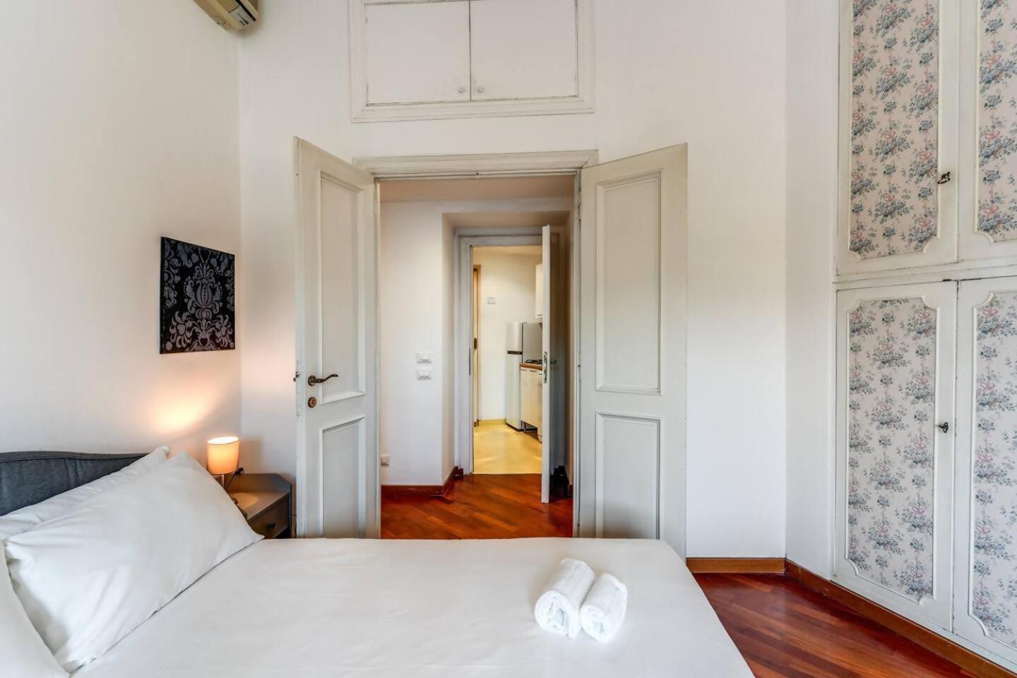 Splendid Flat On The Tiber River Рим Екстериор снимка