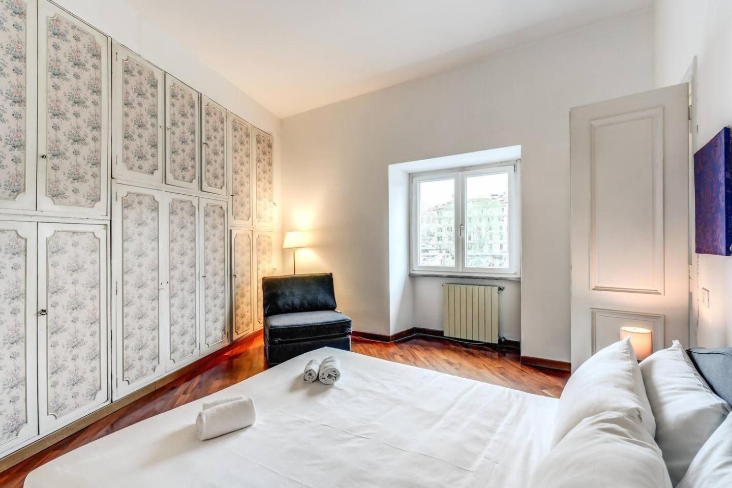 Splendid Flat On The Tiber River Рим Екстериор снимка