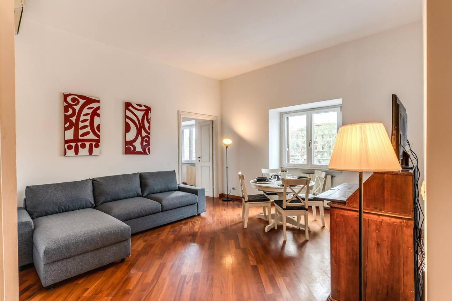 Splendid Flat On The Tiber River Рим Екстериор снимка