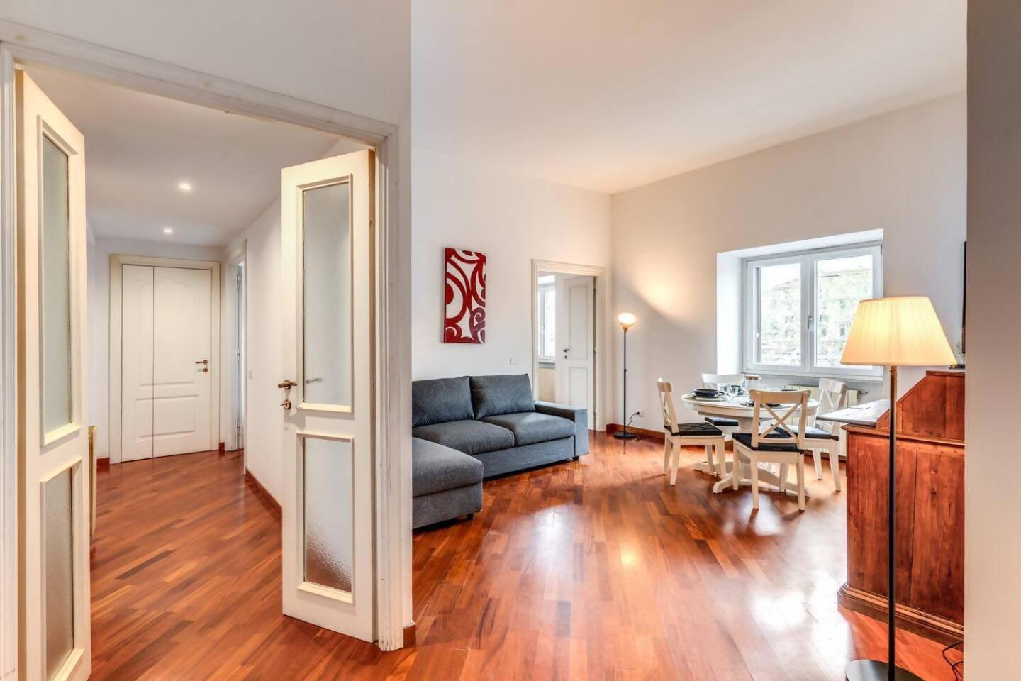 Splendid Flat On The Tiber River Рим Екстериор снимка