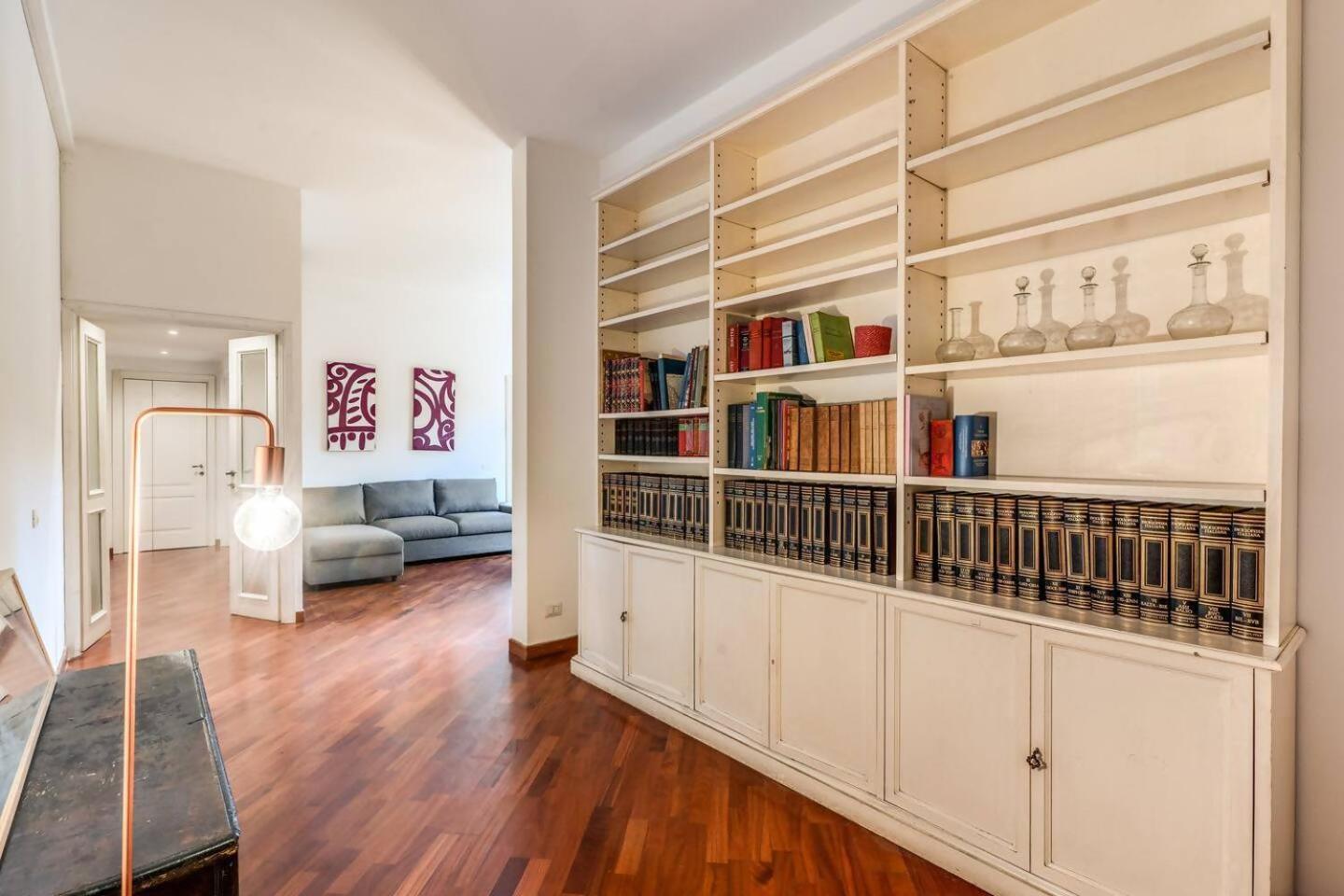 Splendid Flat On The Tiber River Рим Екстериор снимка